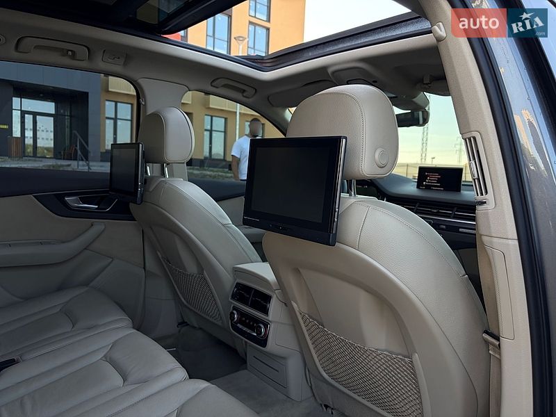 Внедорожник / Кроссовер Audi Q7 2016 в Киеве