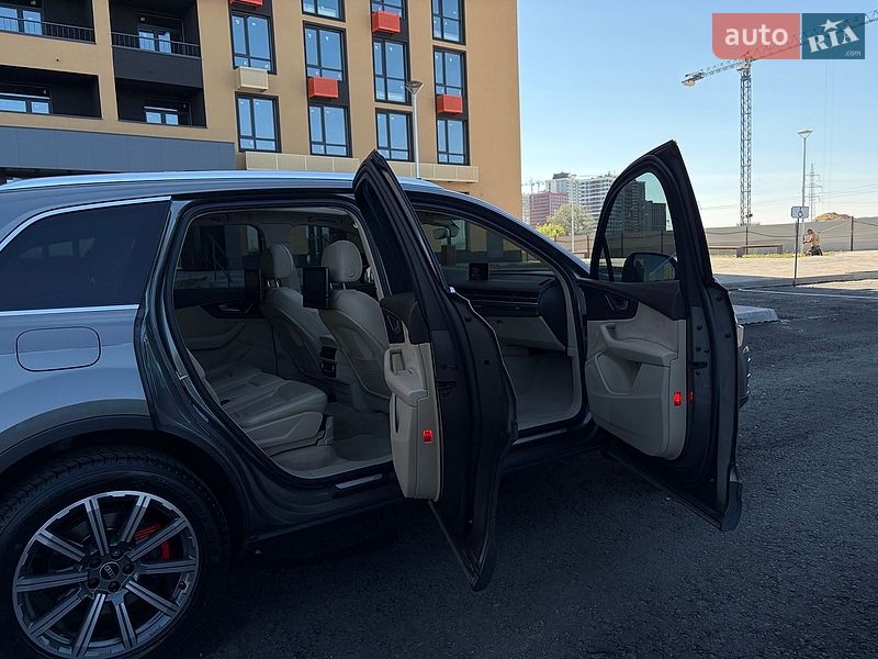 Внедорожник / Кроссовер Audi Q7 2016 в Киеве