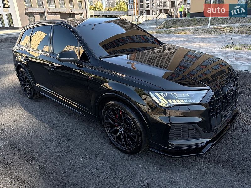 Внедорожник / Кроссовер Audi Q7 2021 в Киеве