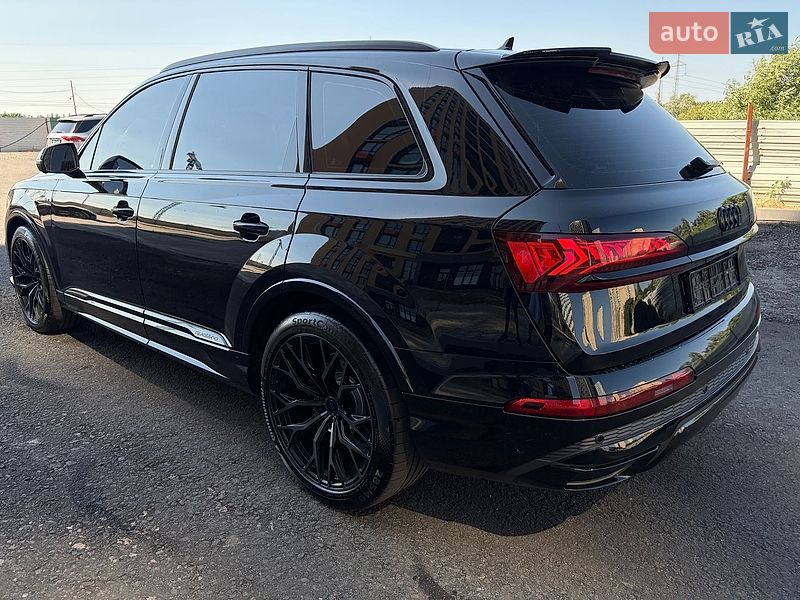 Внедорожник / Кроссовер Audi Q7 2021 в Киеве