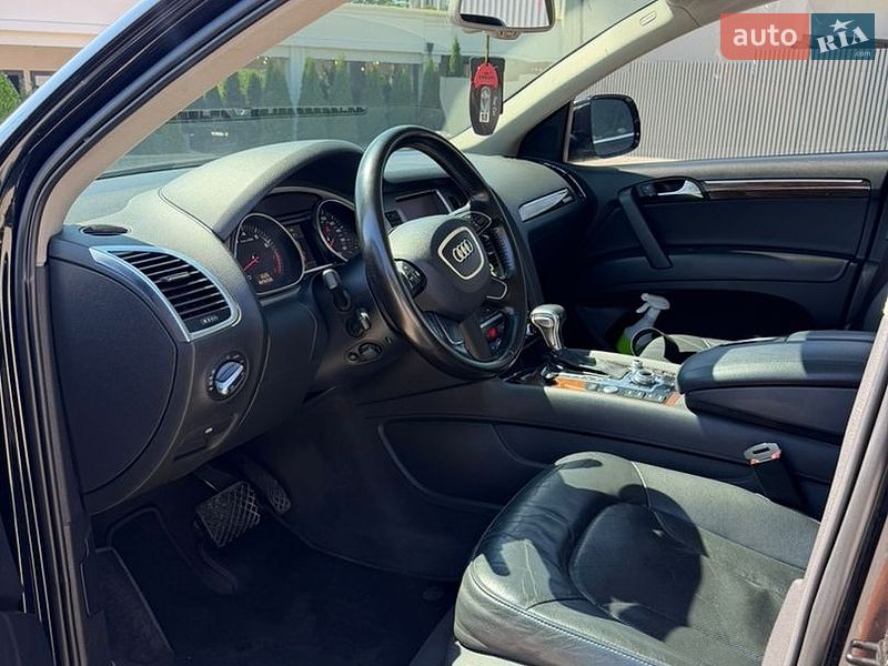 Позашляховик / Кросовер Audi Q7 2011 в Чернівцях