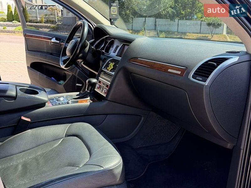 Позашляховик / Кросовер Audi Q7 2011 в Чернівцях
