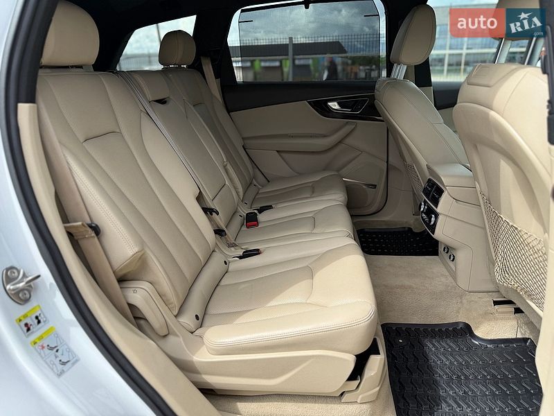 Позашляховик / Кросовер Audi Q7 2017 в Львові