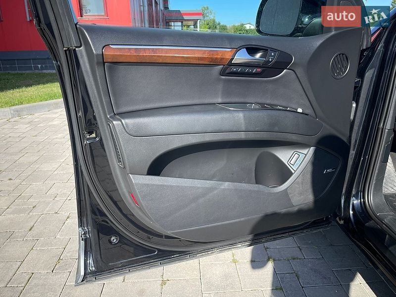 Позашляховик / Кросовер Audi Q7 2011 в Рівному