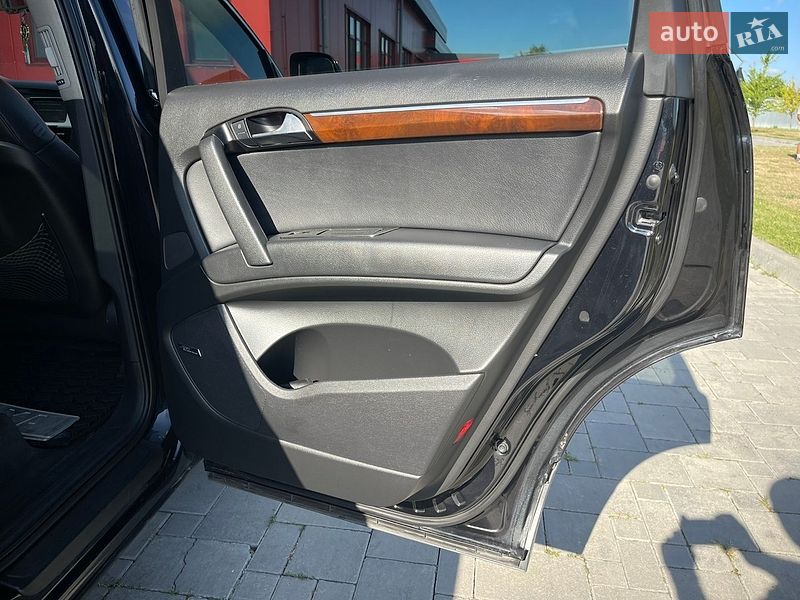 Позашляховик / Кросовер Audi Q7 2011 в Рівному