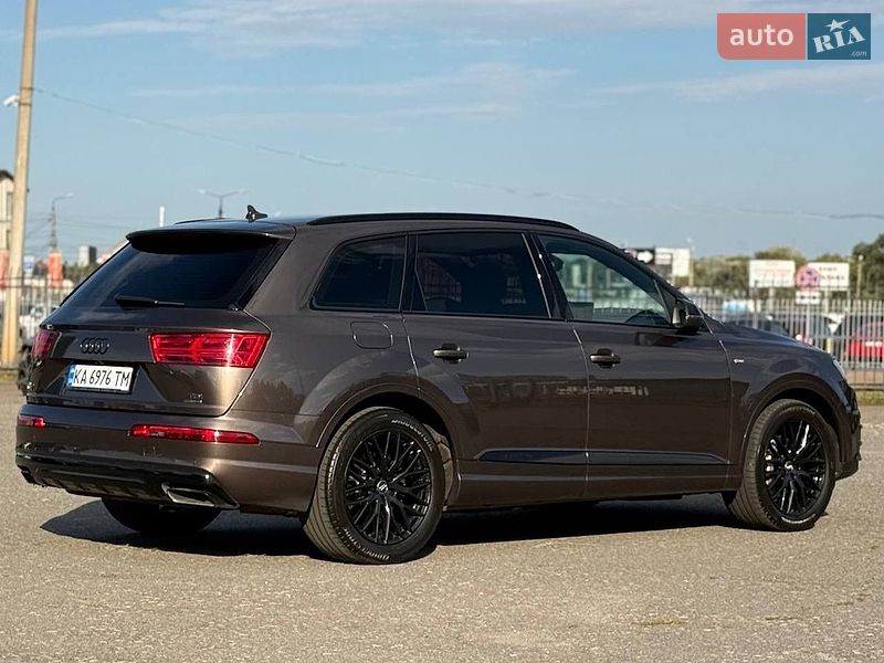 Позашляховик / Кросовер Audi Q7 2016 в Києві
