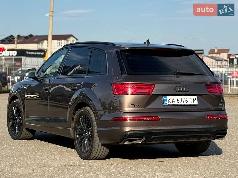 Позашляховик / Кросовер Audi Q7 2016 в Києві