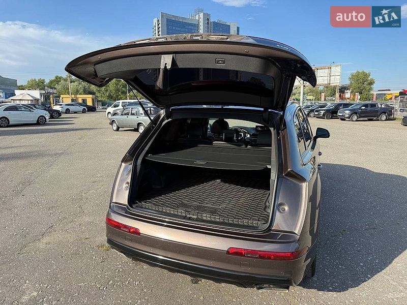 Позашляховик / Кросовер Audi Q7 2016 в Києві