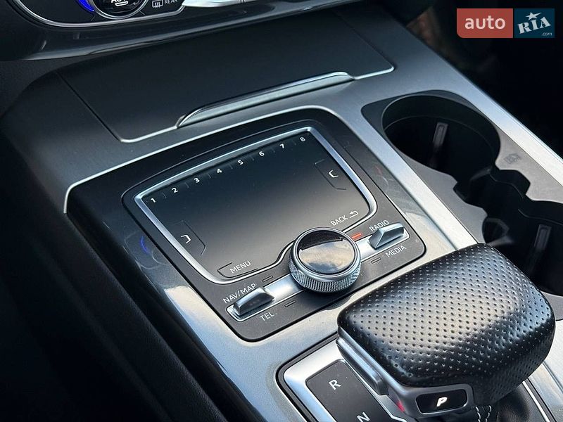 Позашляховик / Кросовер Audi Q7 2016 в Києві