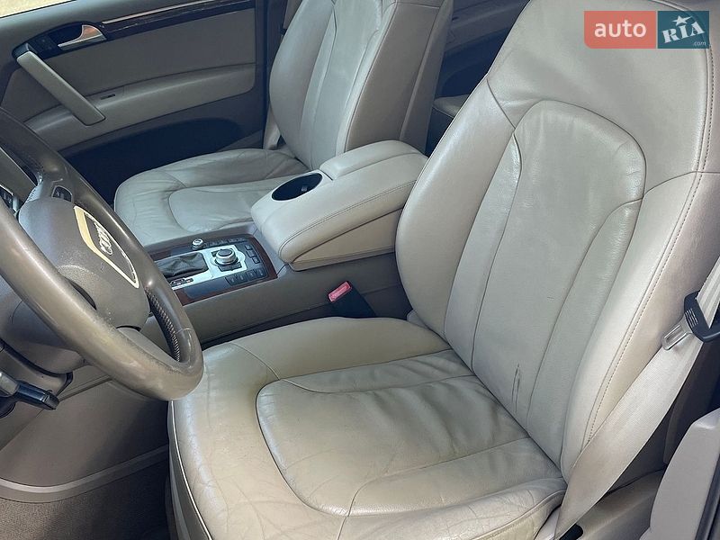 Позашляховик / Кросовер Audi Q7 2011 в Житомирі
