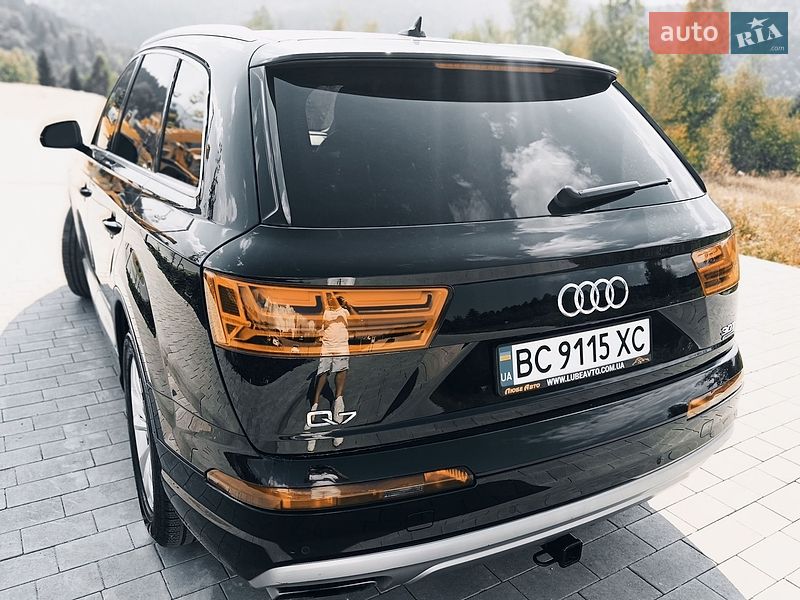 Позашляховик / Кросовер Audi Q7 2017 в Східниці