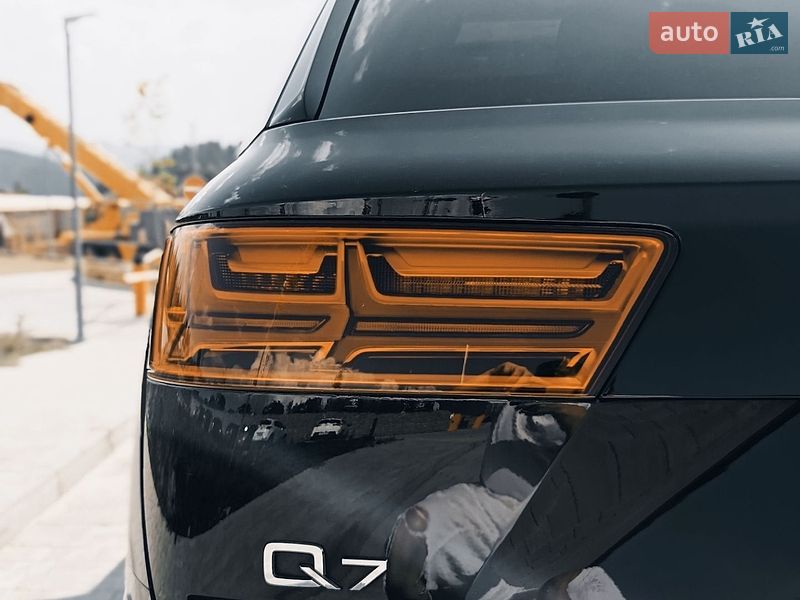 Позашляховик / Кросовер Audi Q7 2017 в Східниці