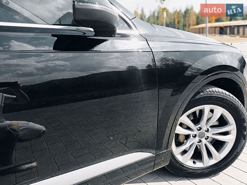 Позашляховик / Кросовер Audi Q7 2017 в Східниці