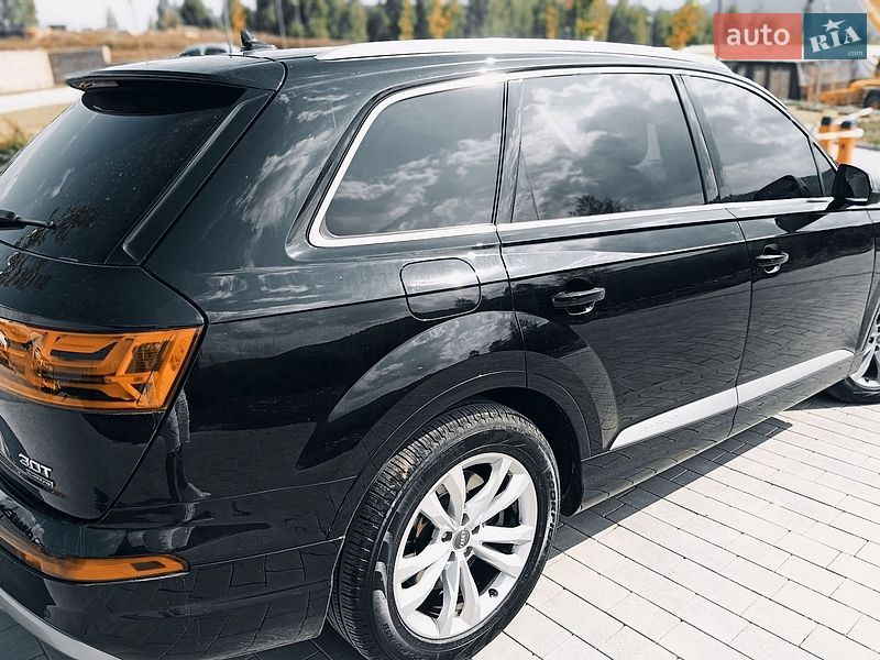 Позашляховик / Кросовер Audi Q7 2017 в Східниці