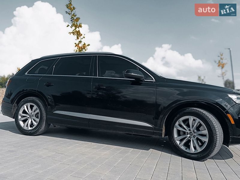 Позашляховик / Кросовер Audi Q7 2017 в Східниці