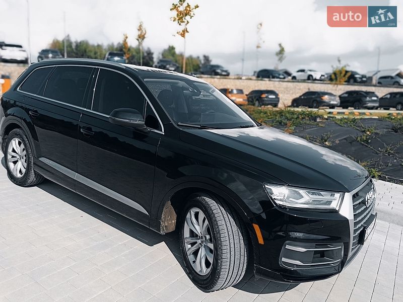 Позашляховик / Кросовер Audi Q7 2017 в Східниці