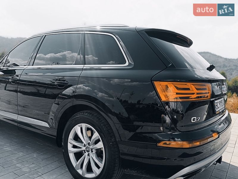 Позашляховик / Кросовер Audi Q7 2017 в Східниці