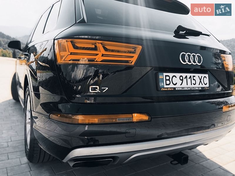 Позашляховик / Кросовер Audi Q7 2017 в Східниці