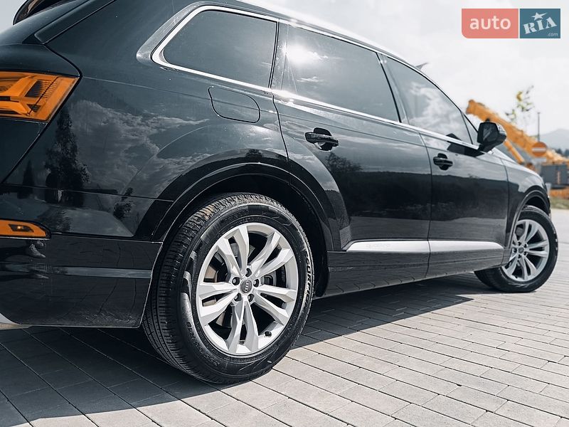 Позашляховик / Кросовер Audi Q7 2017 в Східниці