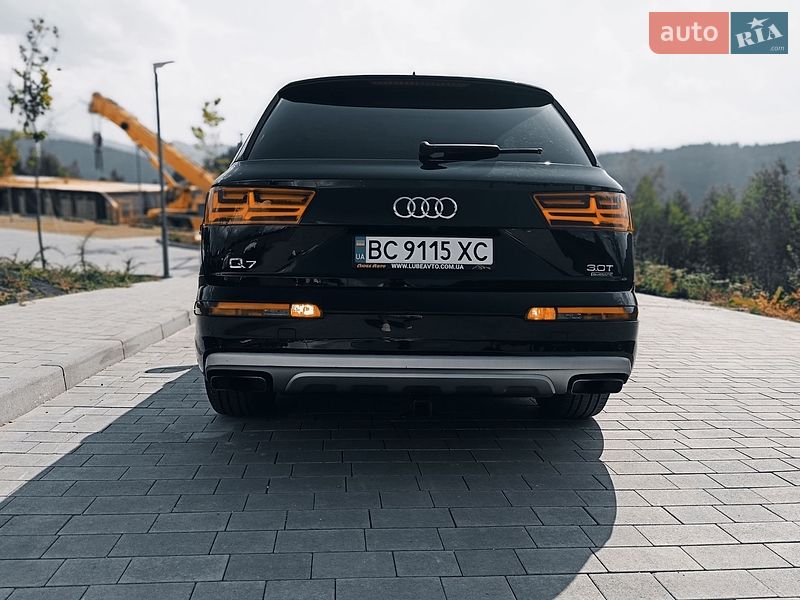 Позашляховик / Кросовер Audi Q7 2017 в Східниці