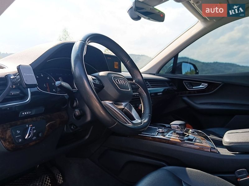 Позашляховик / Кросовер Audi Q7 2017 в Східниці