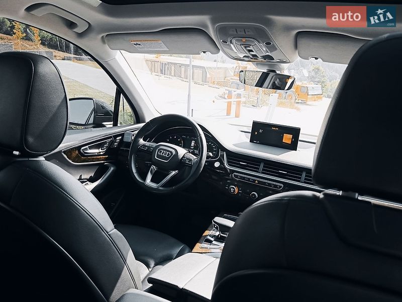 Позашляховик / Кросовер Audi Q7 2017 в Східниці