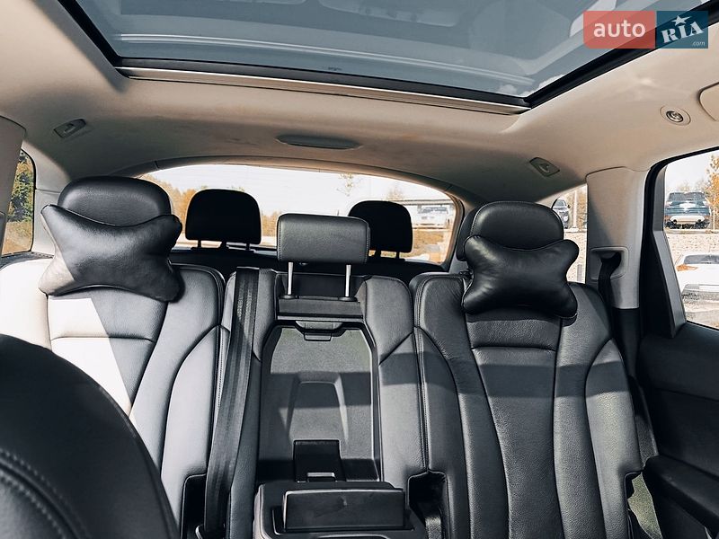 Позашляховик / Кросовер Audi Q7 2017 в Східниці