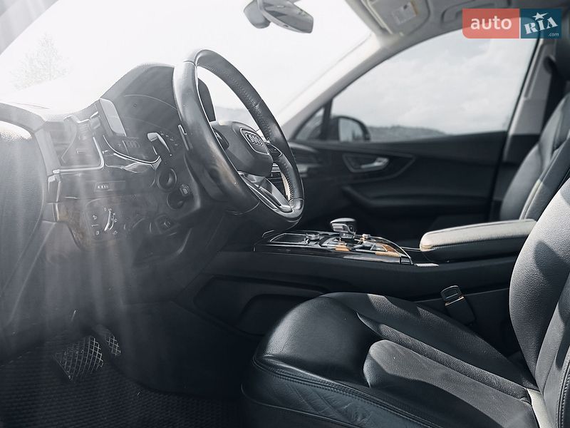 Позашляховик / Кросовер Audi Q7 2017 в Східниці