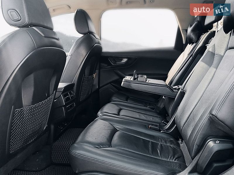 Позашляховик / Кросовер Audi Q7 2017 в Східниці
