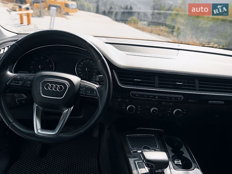 Позашляховик / Кросовер Audi Q7 2017 в Східниці