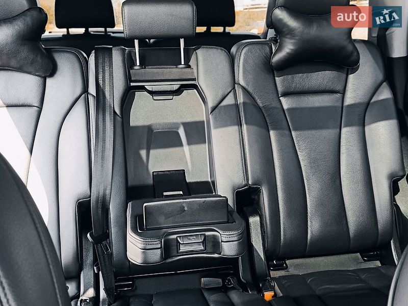 Позашляховик / Кросовер Audi Q7 2017 в Східниці