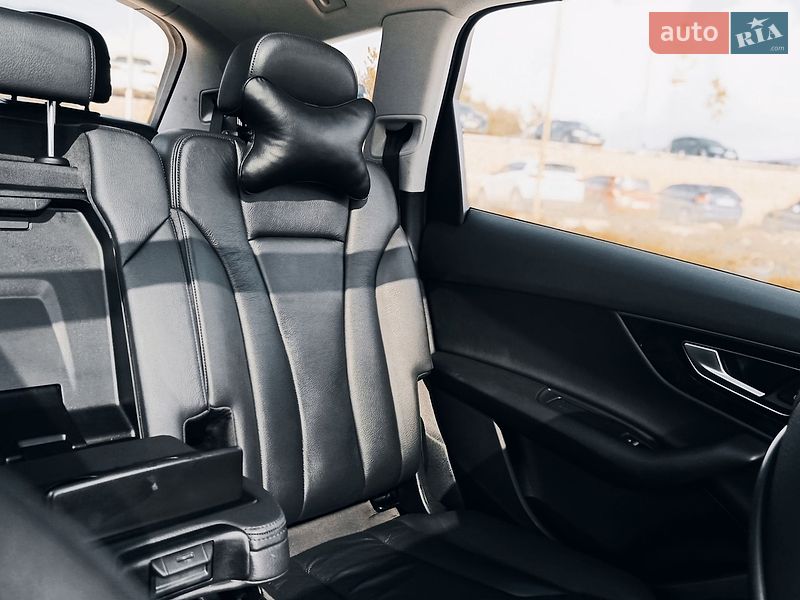 Позашляховик / Кросовер Audi Q7 2017 в Східниці