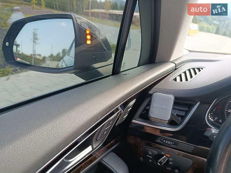 Позашляховик / Кросовер Audi Q7 2017 в Східниці