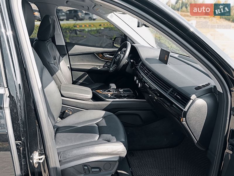 Позашляховик / Кросовер Audi Q7 2017 в Східниці