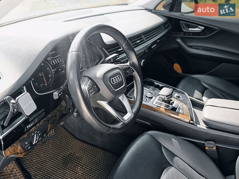 Позашляховик / Кросовер Audi Q7 2017 в Східниці