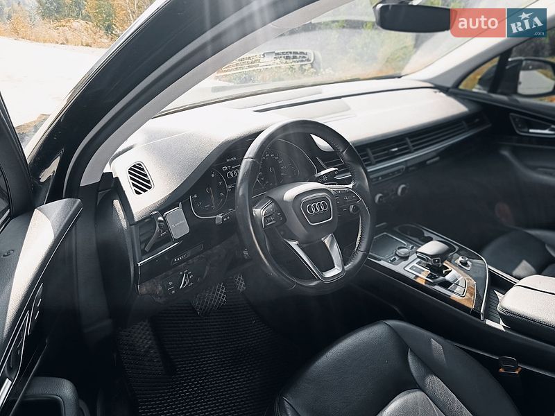 Позашляховик / Кросовер Audi Q7 2017 в Східниці