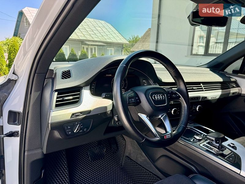 Позашляховик / Кросовер Audi Q7 2015 в Чернівцях