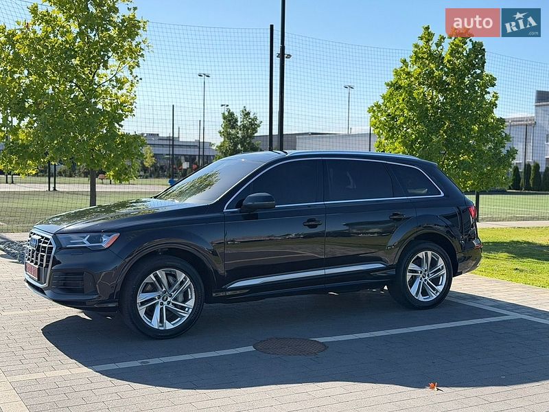 Позашляховик / Кросовер Audi Q7 2021 в Ужгороді