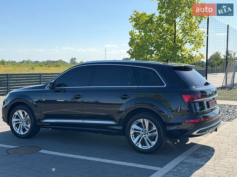Позашляховик / Кросовер Audi Q7 2021 в Ужгороді
