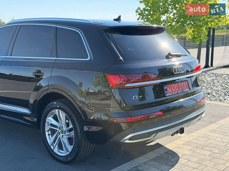 Позашляховик / Кросовер Audi Q7 2021 в Ужгороді