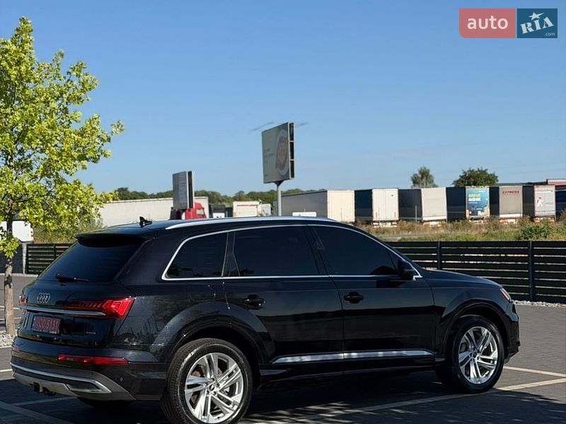 Позашляховик / Кросовер Audi Q7 2021 в Ужгороді