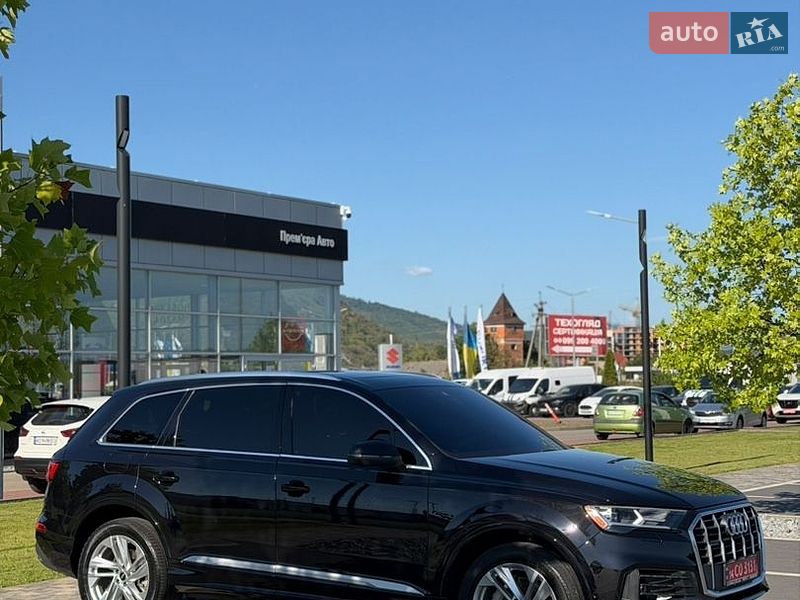 Позашляховик / Кросовер Audi Q7 2021 в Ужгороді