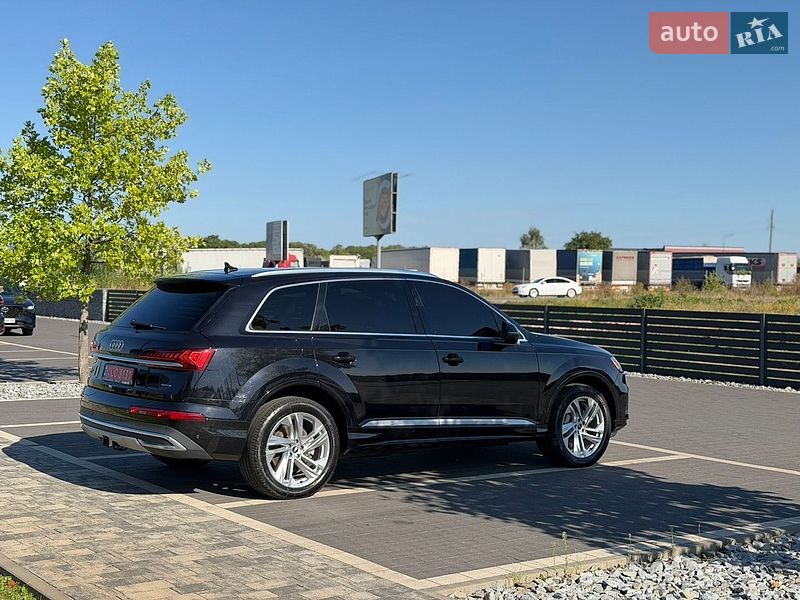 Позашляховик / Кросовер Audi Q7 2021 в Ужгороді
