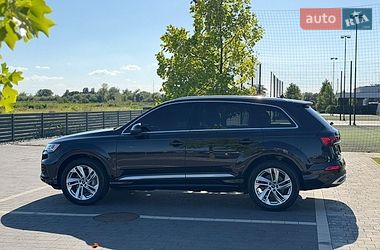 Позашляховик / Кросовер Audi Q7 2021 в Ужгороді