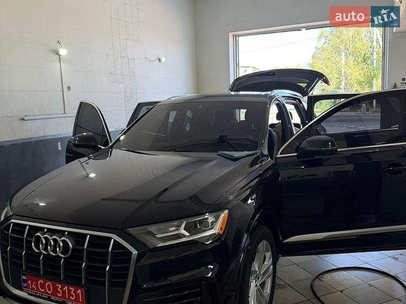 Позашляховик / Кросовер Audi Q7 2021 в Ужгороді