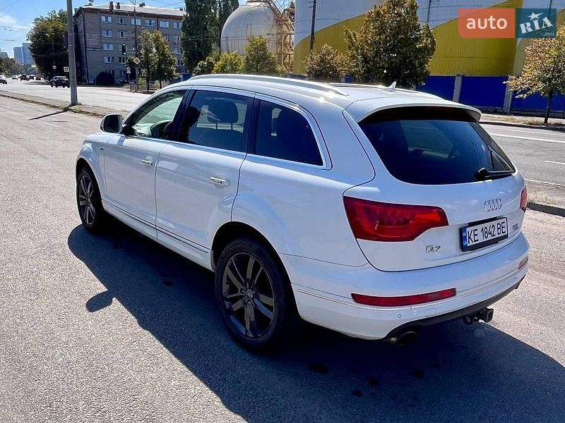 Позашляховик / Кросовер Audi Q7 2014 в Дніпрі