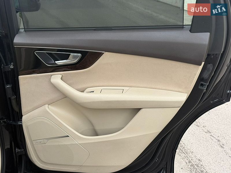 Позашляховик / Кросовер Audi Q7 2016 в Львові
