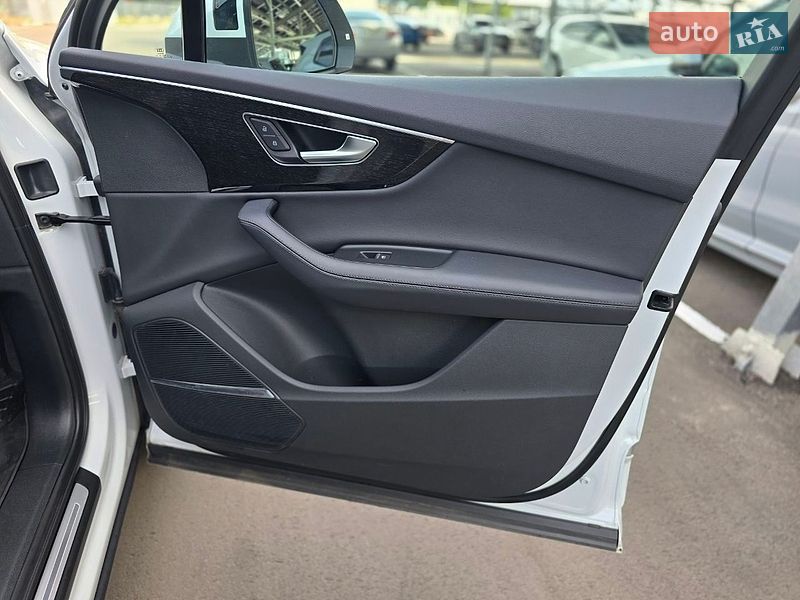 Позашляховик / Кросовер Audi Q7 2023 в Києві