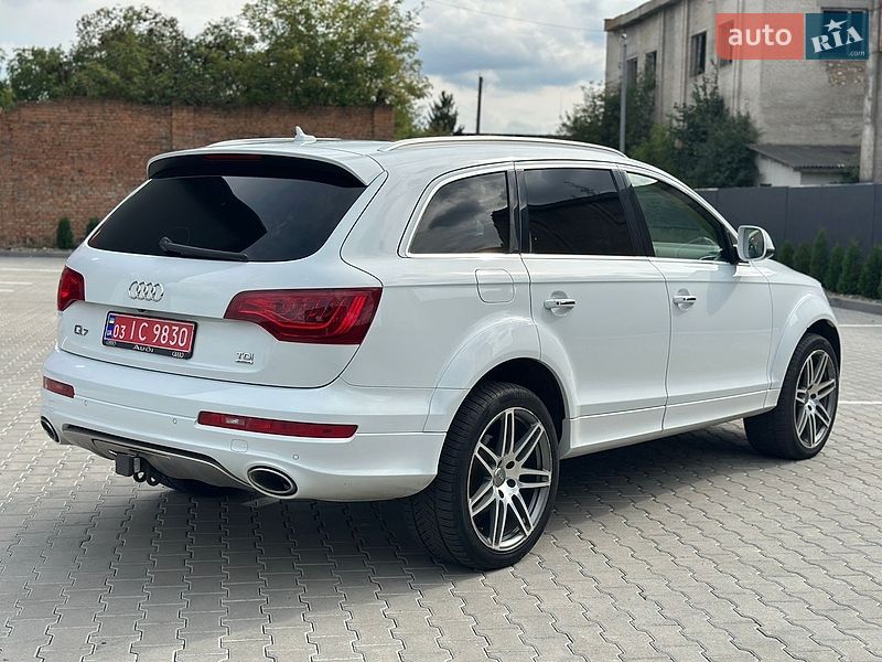 Позашляховик / Кросовер Audi Q7 2015 в Дубні