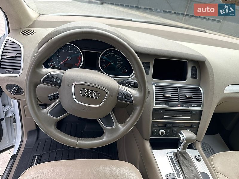 Позашляховик / Кросовер Audi Q7 2015 в Дубні